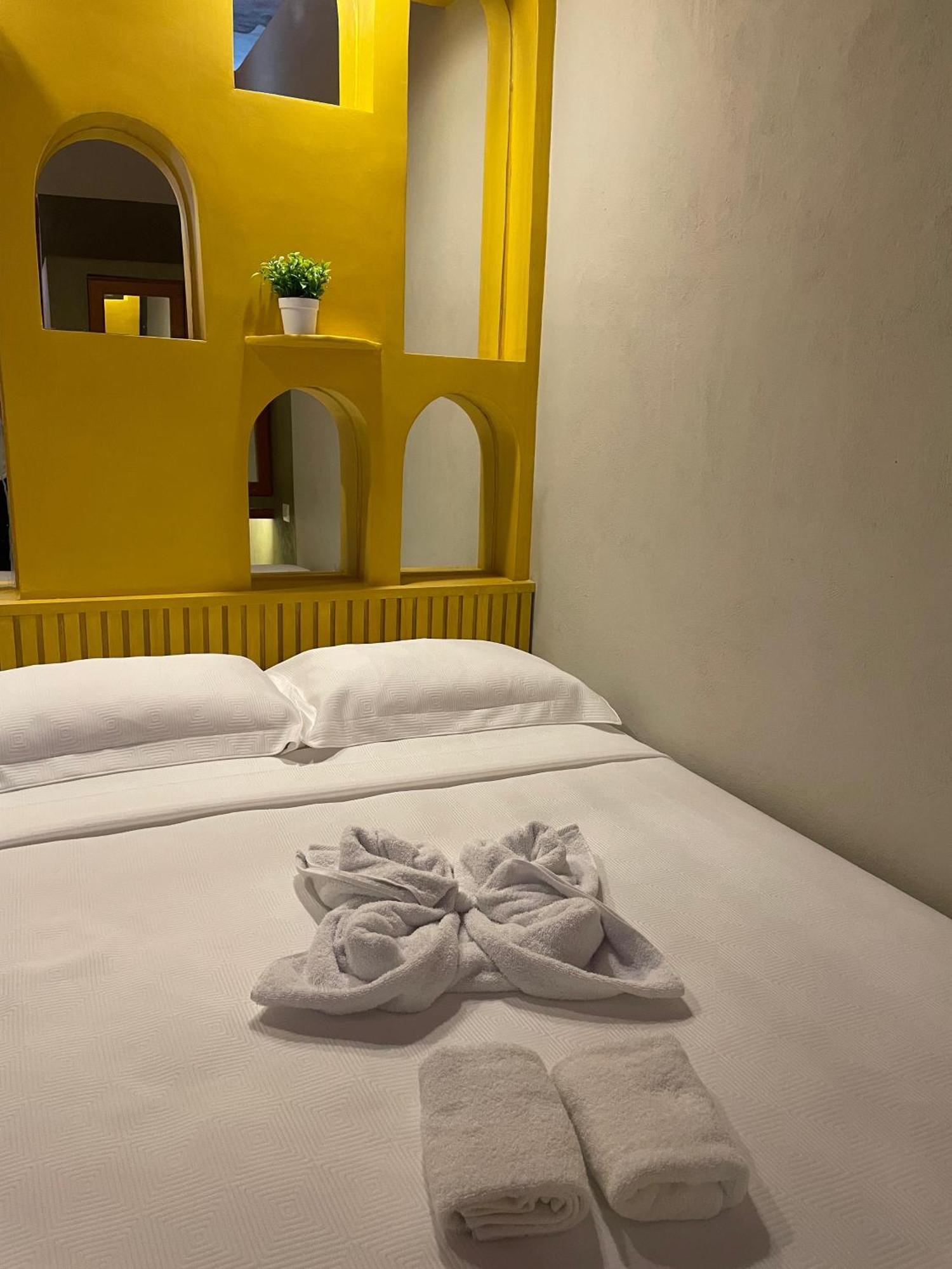 ואיאדוליד Hostal Poquito A Poquito מראה חיצוני תמונה